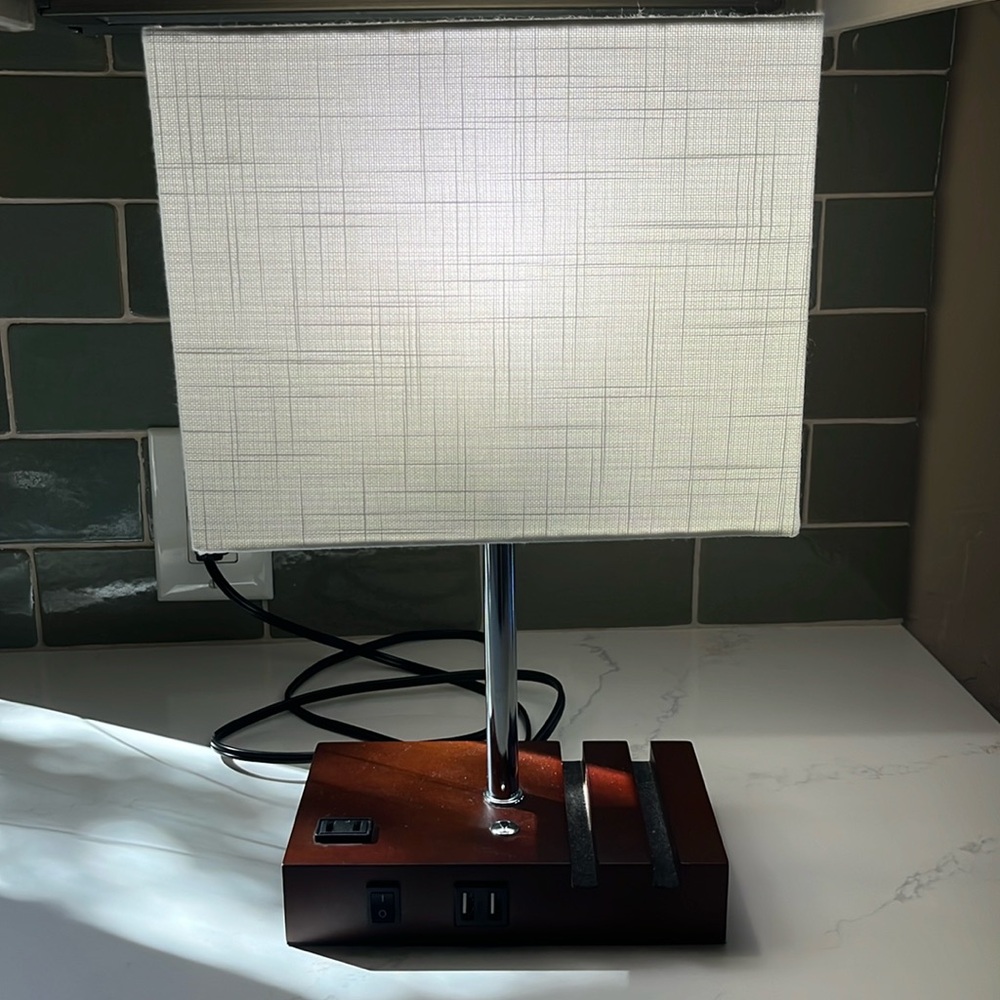 Lamp with charging port/charging plug